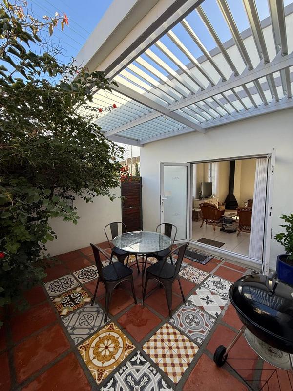 2 Bedroom Property for Sale in Harfield Village Western Cape